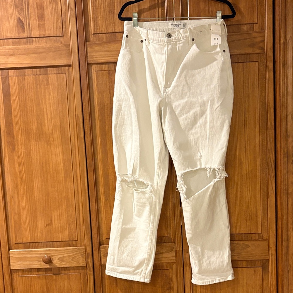 Abercrombie & Fitch Curve Love White NWT High-Rise '90s Straight Jeans Size 31
